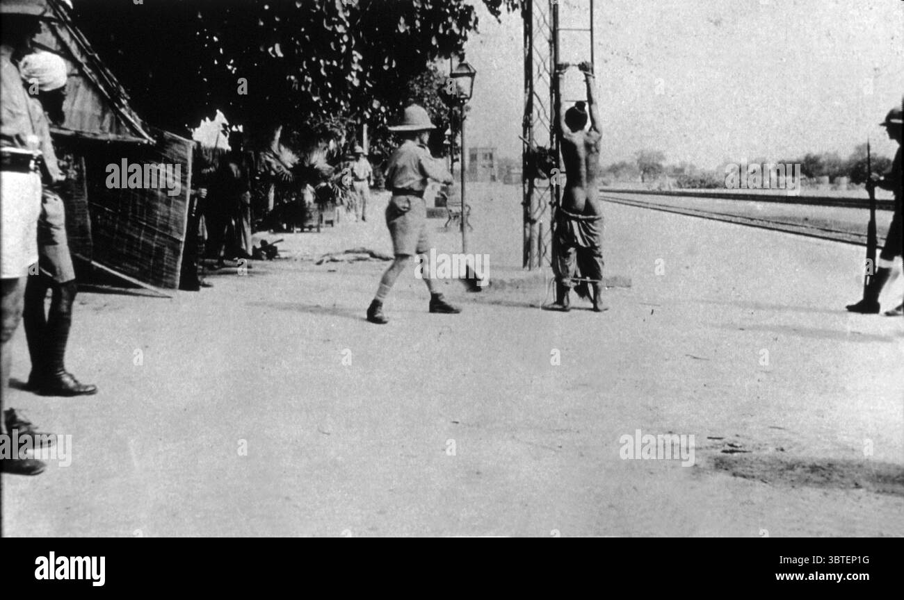 Indische Zivilisten, die 1919 die Erklärung des Kriegsrechts brachen, wurden ausgepeitscht Stockfoto