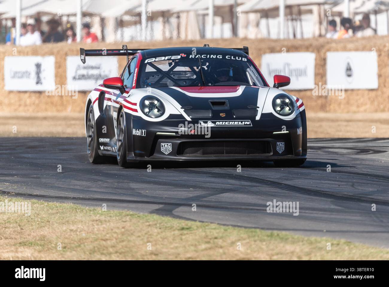 2023 Porsche 911 GT3 Cup Rennwagen beim Goodwood Festival of Speed 2025 Motorsport- und Motorsport-Event auf der Bergstrecke Stockfoto