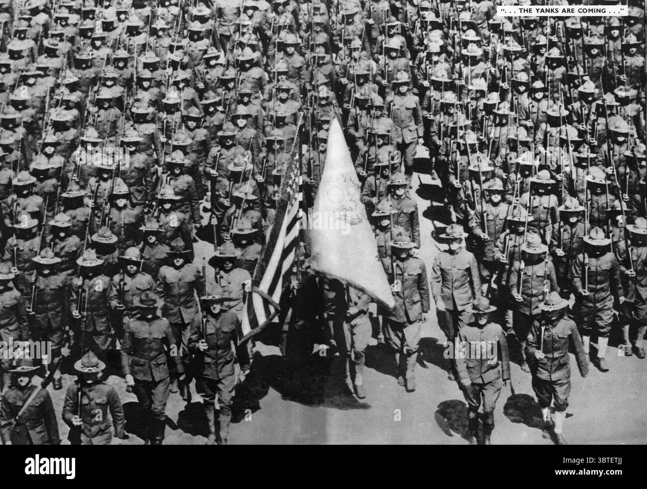 Der amerikanische Einsatz von Truppen im Ersten Weltkrieg 1917 ©TopFoto/ The Image Works BITTE BEACHTEN SIE, DASS DIESES BILD Einen HALBTONBILDSCHIRM ENTHÄLT. DIE ERFAHRUNG HAT GEZEIGT, DASS DIE MEISTEN DRUCKER IN DER LAGE SIND, DAS DOT-MUSTER ANZUPASSEN. LASSEN SIE UNS WISSEN, WENN SIE PROBLEME MIT DEM BILD HABEN. Stockfoto