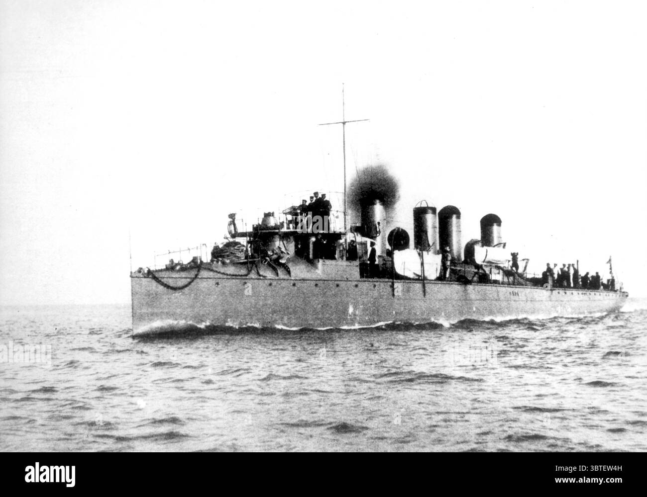 1904 Japanisches Torpedoboot, das Oboro zerstörte, das zusammen mit zwei anderen Booten 14 russische Zerstörer am 5. August 1905 nach Port Arthur fuhr Stockfoto