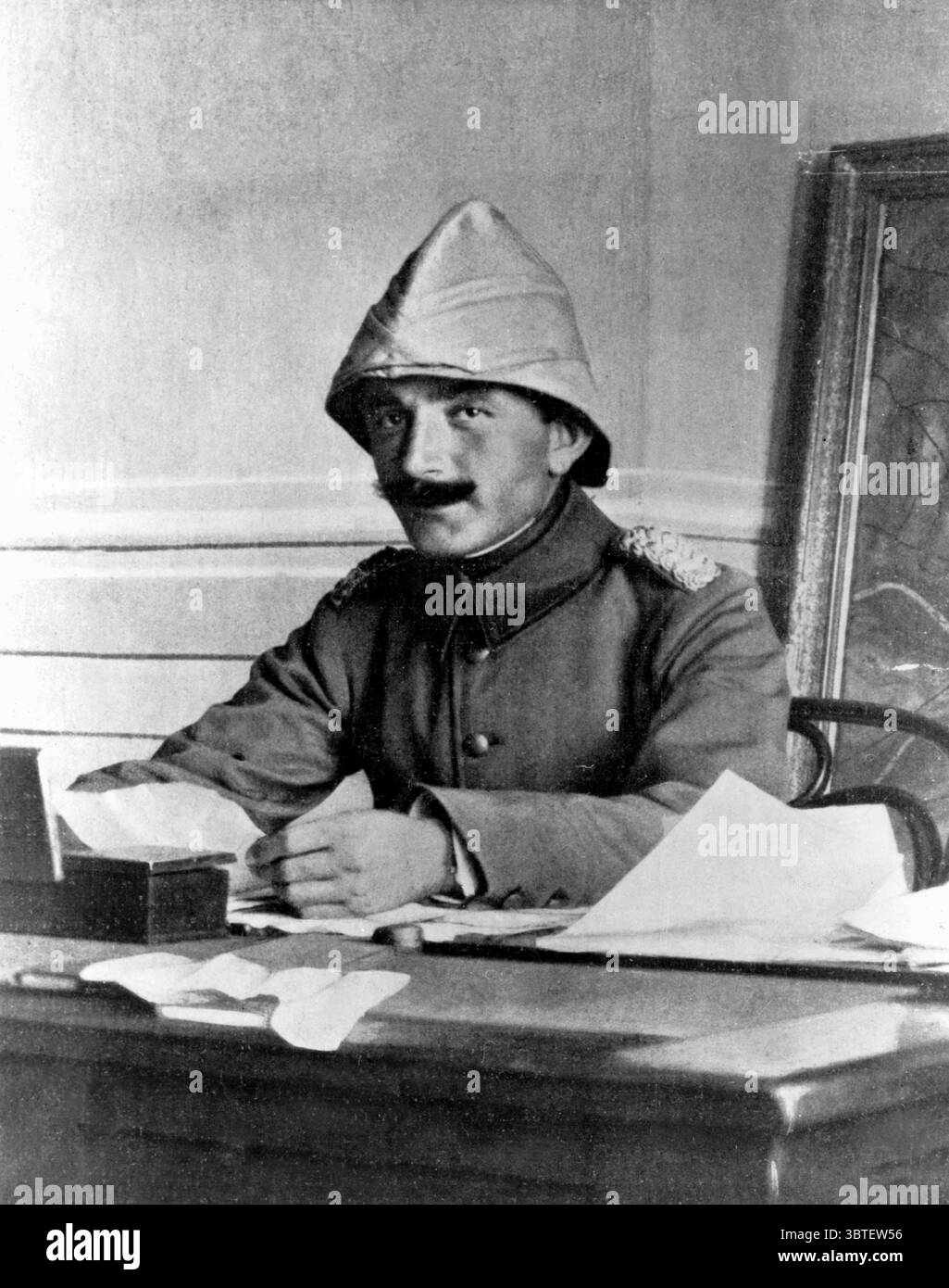 Enver Pascha 1881–1922 türkischer Soldat und politischer Führer in der Revolution der Jungtürken 1908 Er lenkte die türkische Regierung im August 1914 in ein geheimes Bündnis mit Deutschland, das gegen Russland gerichtet war. Stockfoto