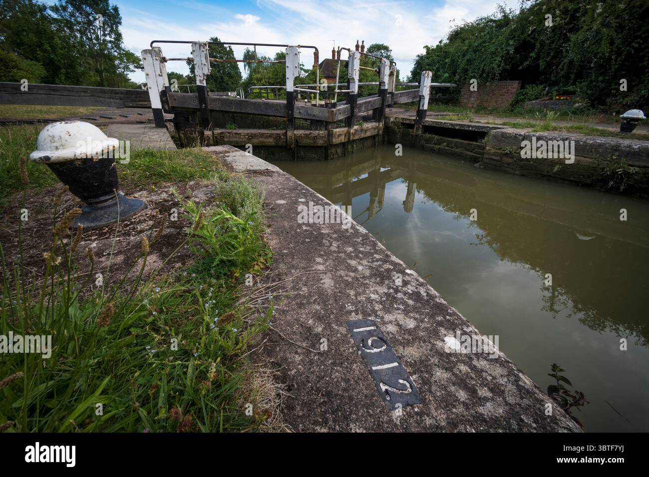 Schleuse aus dem frühen 20. Jahrhundert am Canal Grande Union Stockfoto