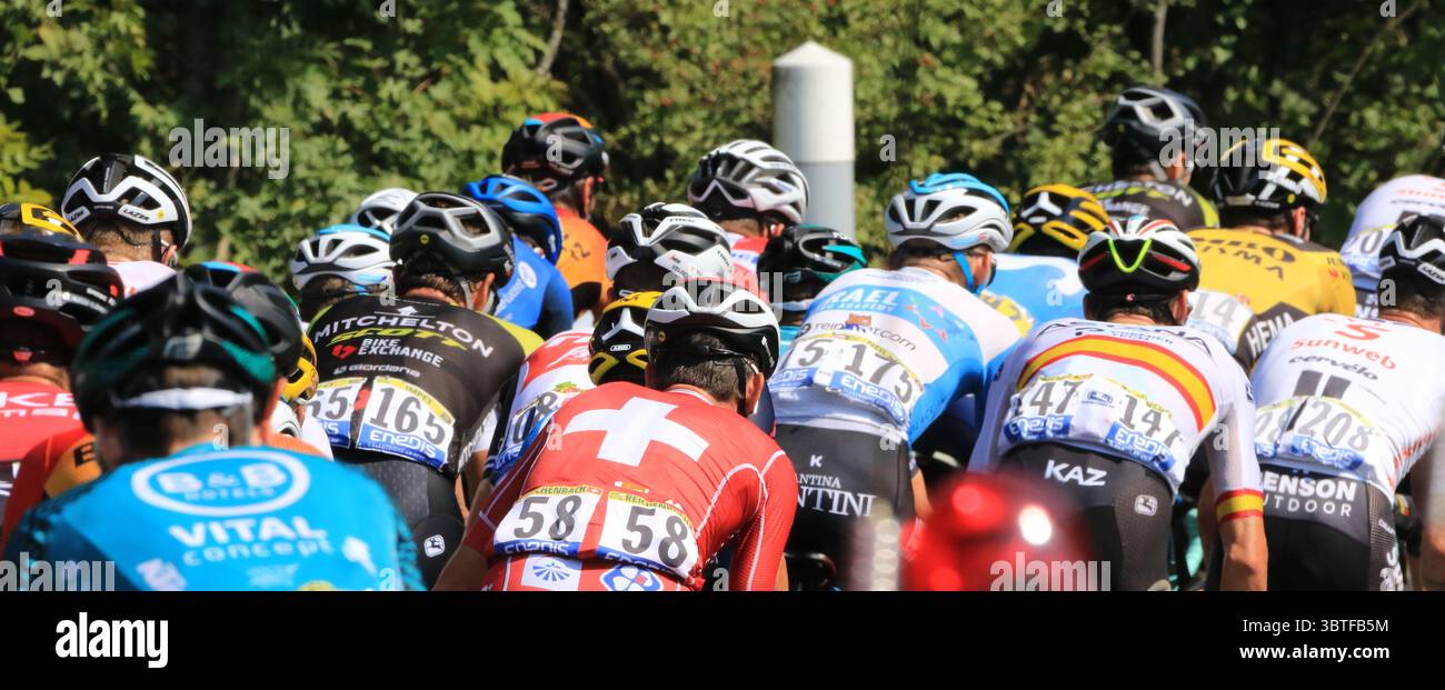 TOUR DE FRANCE 2020- UCI Cycling World Tour unter Virusausbruch. Etappe 17. Von Grenoble nach Meribel am 16. September 2020, Grenoble, Frankreich. .Das Feld von hinten (Foto: Pierre Teyssot/ESPA-images)(Credit Image: &Copy; ESPA Photo Agency/CSM via ZUMA Wire) Stockfoto