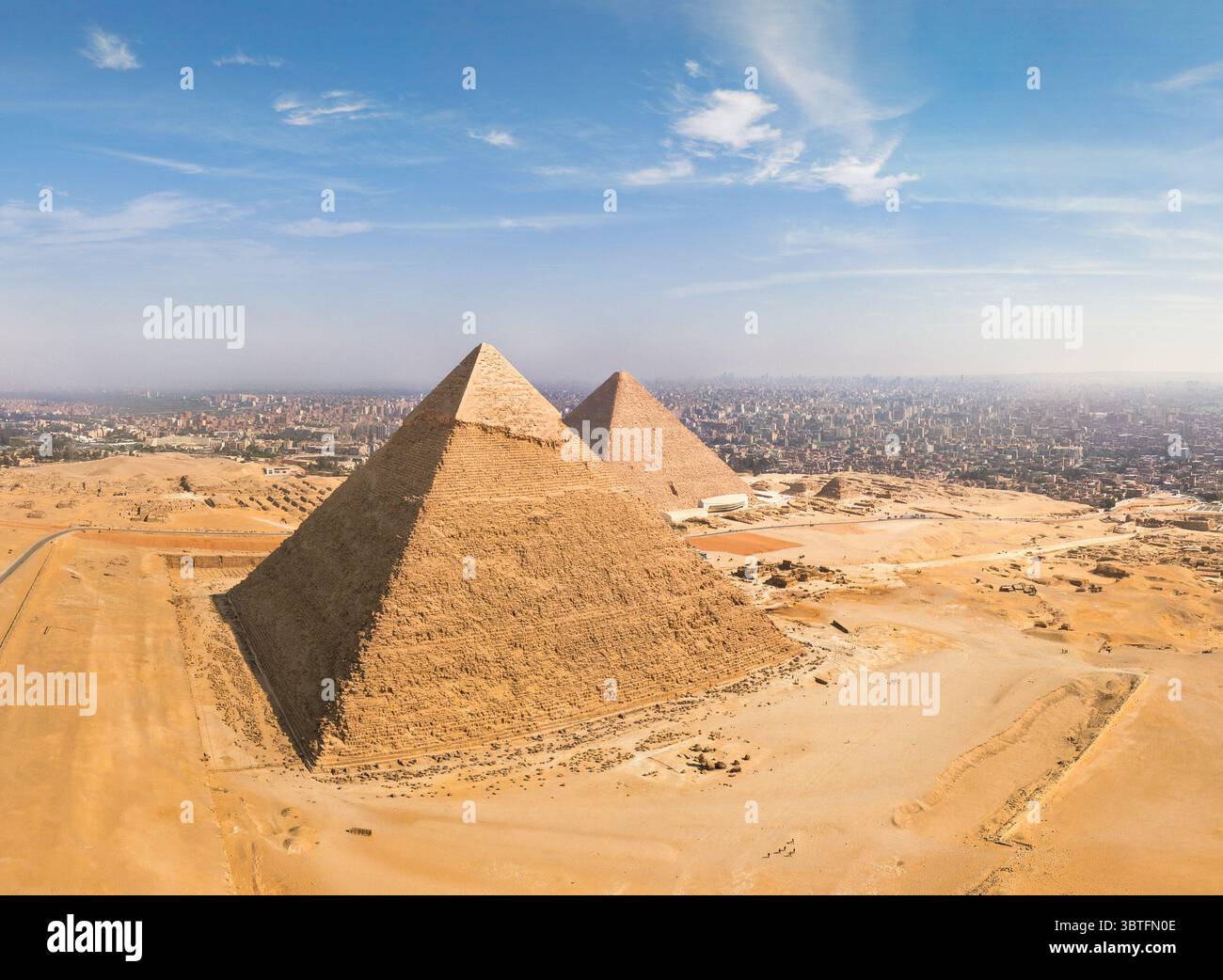 7. Oktober 2011, Gizeh, Ägypten: Luftaufnahme der Großen Pyramiden von Gizeh in Ägypten (Foto: © Airpano LLC/Amazing Aerial Via ZUMA Wire) Stockfoto
