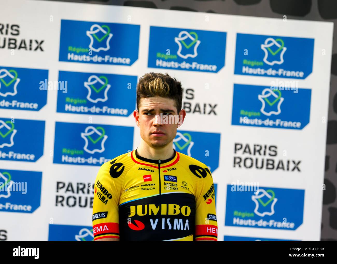 Christopher Goding Paris roubaix wout van aert -Fotos und -Bildmaterial in hoher Auflösung ...