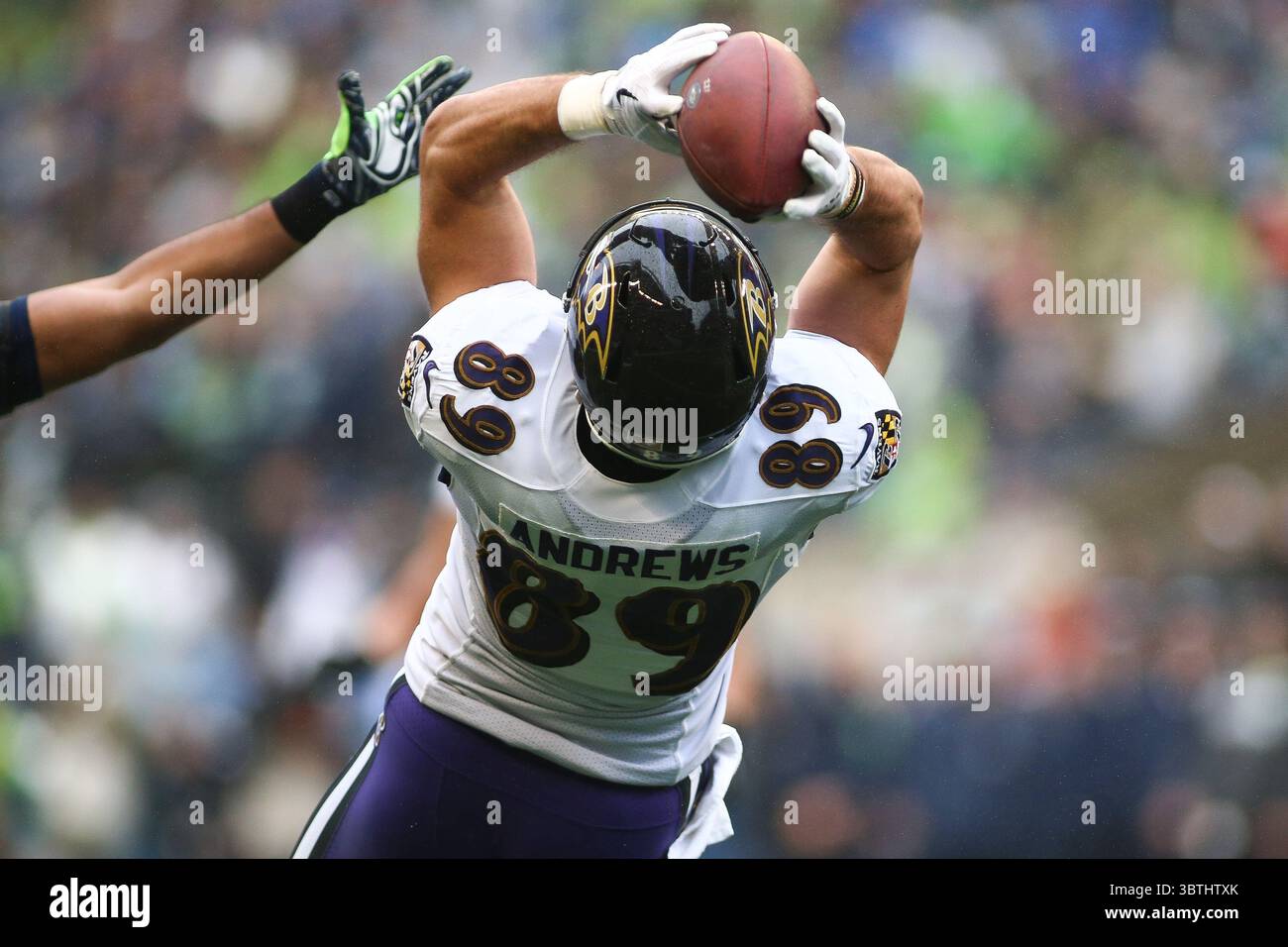 20. Oktober 2019: Baltimore Ravens Tight End Mark Andrews (89) bringt einen Pass während eines Spiels zwischen den Baltimore Ravens und den Seattle Huskies im CenturyLink Field in Seattle, WA. Sean Brown/CSM(Credit Image: &Copy; Sean Brown/CSM via ZUMA Wire) Stockfoto