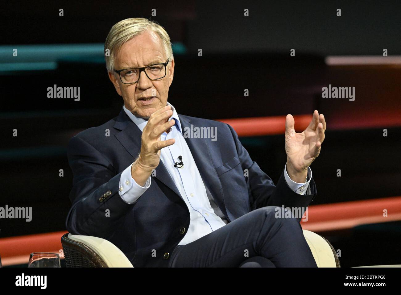 Dietmar Bartsch Politiker 07/25 ihr Dietmar Bartsch am 2. Juli 2025 in Markus Lanz , ZDF TV Fernsehen Talkshow Talkshow Deutschland deutscher Mann Politik die Linken Linke Linker Politiker german quer halb sitzend sprechend gestikuliert *** Dietmar Bartsch Politiker 07 25 Ihr Dietmar Bartsch am 2. Juli 2025 in Markus Lanz , ZDF TV Talk Show Talk Show Deutschland German man Politics the Linke Linke Linke Politiker German Cross halb sitzend sprechend gestikulierend Stockfoto