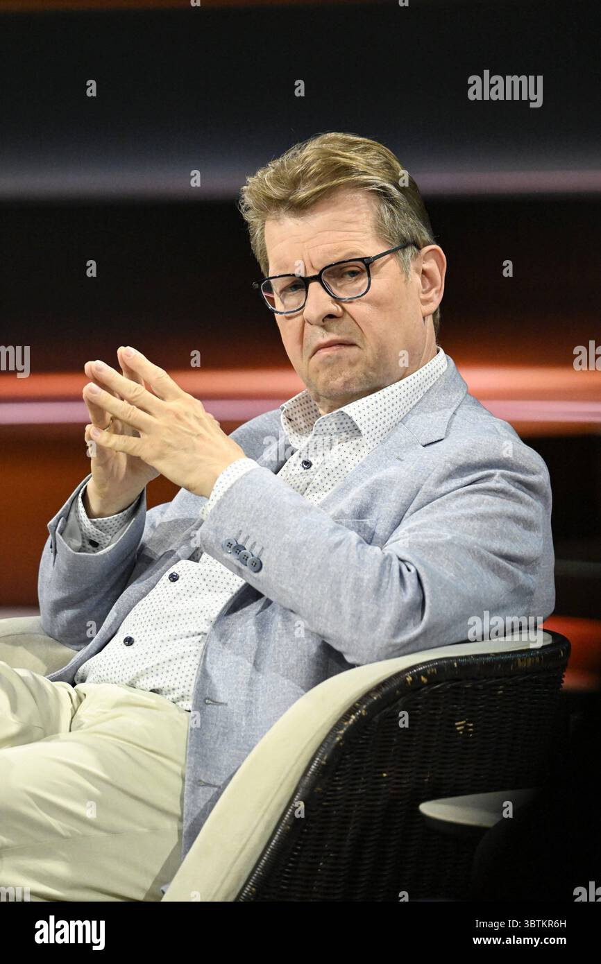 Ralf Stegner Politiker 07/25 ihr Ralf Stegner am 1. Juli 2025 in Markus Lanz , ZDF TV Fernsehen Talkshow Talkshow Deutschland deutsch deutscher Mann Politiker SPD Politik deutscher Politiker hoch halb sitzend zuhörend *** Ralf Stegner Politiker 07 25 Ihr Ralf Stegner am 1. Juli 2025 in Markus Lanz , ZDF TV Talkshow Talkshow Deutschland deutscher Mann Politiker SPD Politik deutscher Politiker High halb sitzend Zuhören Stockfoto