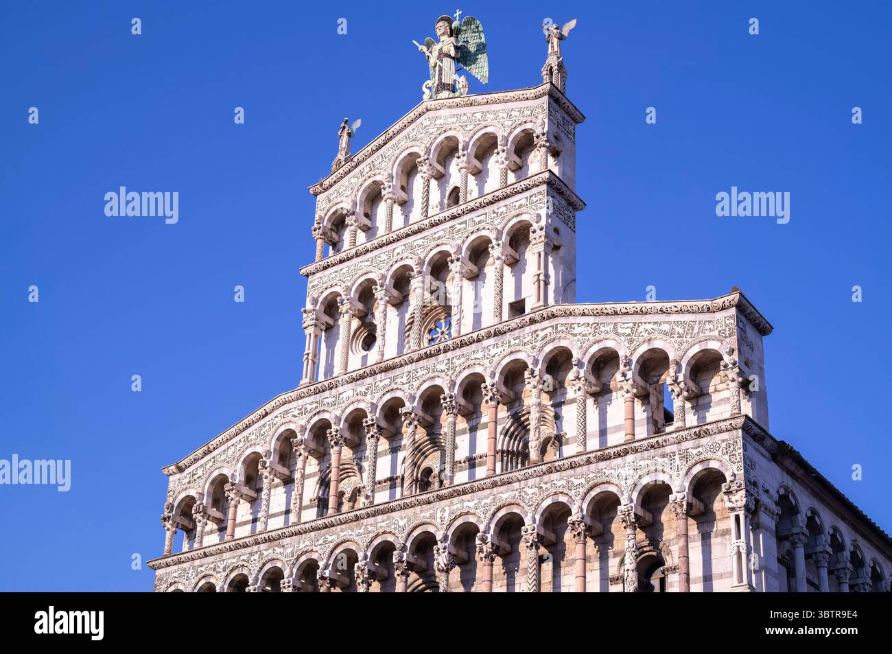 Chiesa di San Michele in Foro eine römisch-katholische Basilika in der Stadt Lucca in der Toskana, Italien Stockfoto