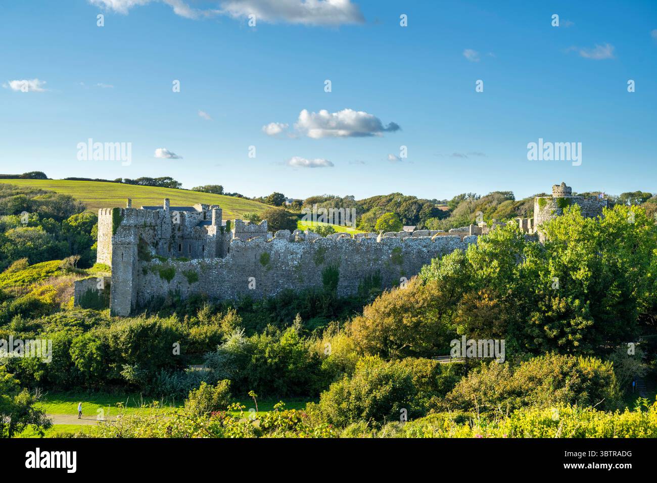 Manorbier Castle, normannische Burg aus dem 11. Jahrhundert, nahe Tenby in Pembrokeshire, Wales, Vereinigtes Königreich Stockfoto