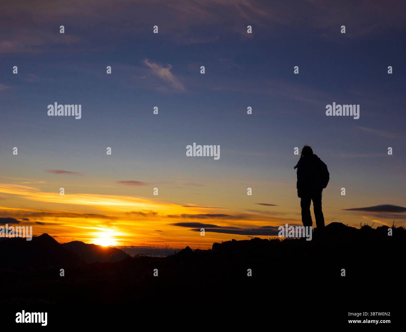 WA26673-00..... WASHINGTON: Blick auf den Sonnenuntergang vom Mount Townsend in der Buckhorn Wilderness. MR#S1 Stockfoto