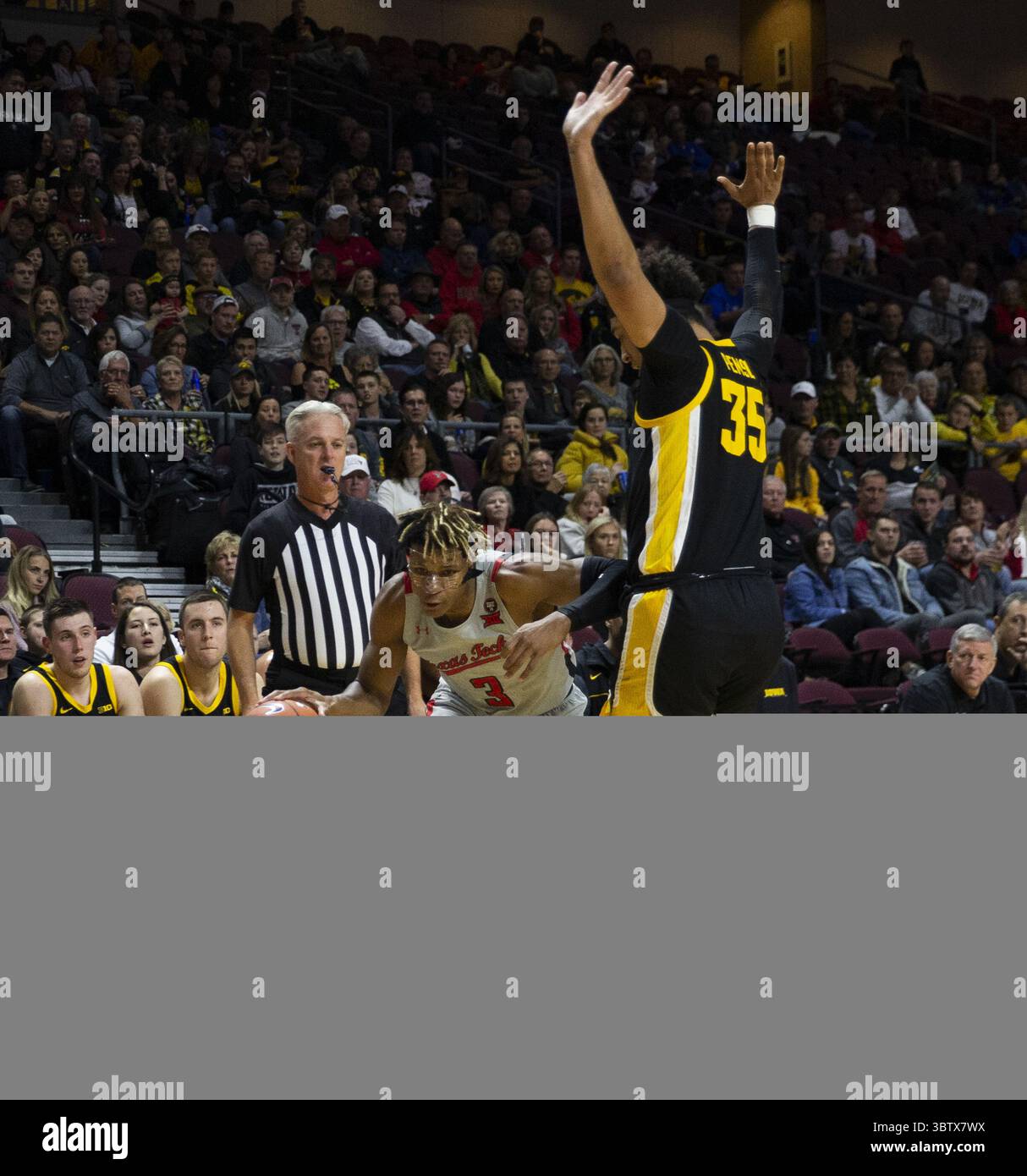 28. November 2019 Las Vegas, NV USA Texas Tech Red Raiders Guard Jahmi'US Ramsey( 3 ) fährt zum Korb während des NCAA Men's Basketball Continental Tire Las Vegas Invitational zwischen Texas Tech Red Raiders und den Iowa Hawkeyes 61-72 verloren in der Orleans Arena Las Vegas, NV. Thurman James/CSM(Credit Image: &Copy; Thurman James/CSM via ZUMA Wire) Stockfoto 28. November 2019 Las Vegas, NV USA Texas Tech Red Raiders Guard Jahmi'US Ramsey( 3 ) fährt zum Korb während des NCAA Men's Basketball Continental Tire Las Vegas Invitational zwischen Texas Tech Red Raiders und den Iowa Hawkeyes 61-72 verloren in der Orleans Arena Las Vegas, NV. Thurman James/CSM(Credit Image: &Copy; Thurman James/CSM via ZUMA Wire) Stockfoto