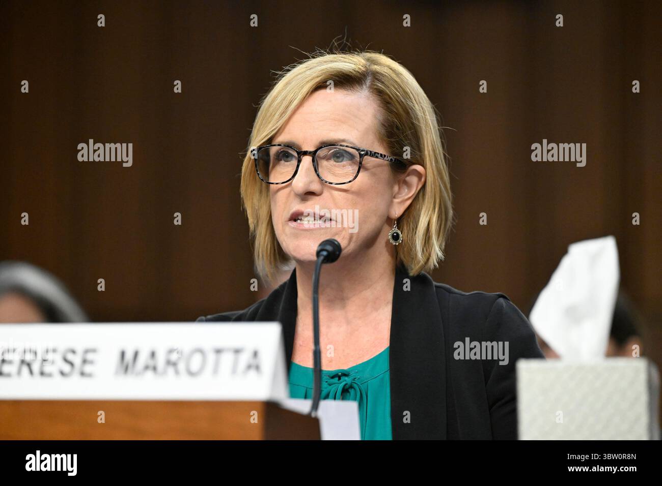 Serese Marotta sagt während der Anhörung des Senatsausschusses für Heimatsicherheit und Regierungsangelegenheiten aus, um Stimmen des verletzten Impfstoffes im Bürogebäude des Dirksen Senats in Washington, DC, am Dienstag, den 15. Juli 2025 zu untersuchen. Ihr Sohn verstarb als Kleinkind durch Grippe. Kredit: Mattie Neretin/CNP Stockfoto