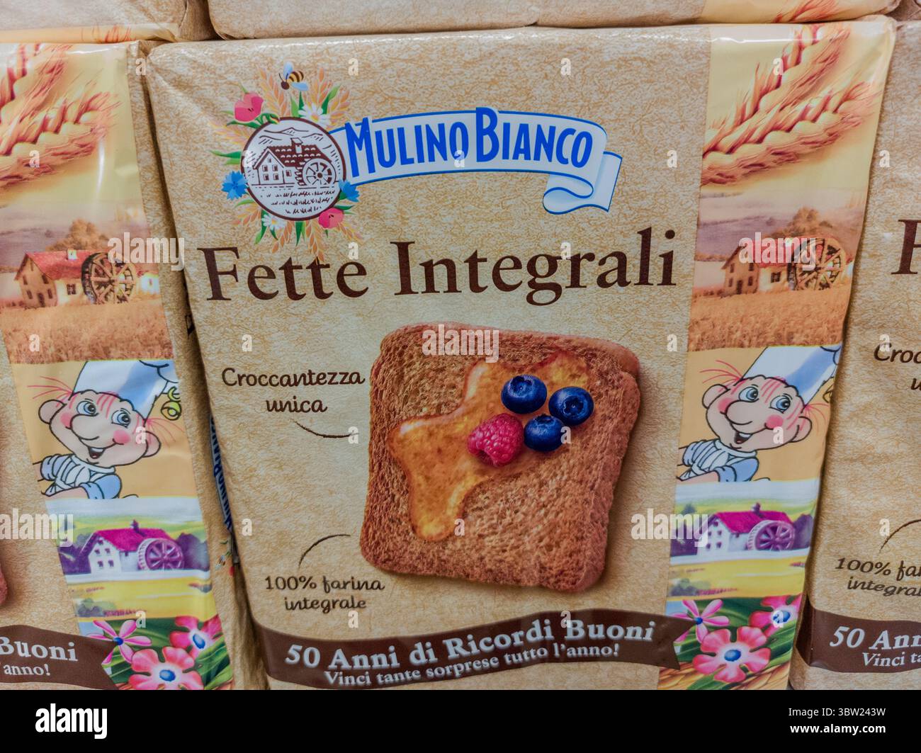 BARILLA MULINO BIANCO KISTEN MIT ZWIEBACK IM LEBENSMITTELGESCHÄFT Stockfoto