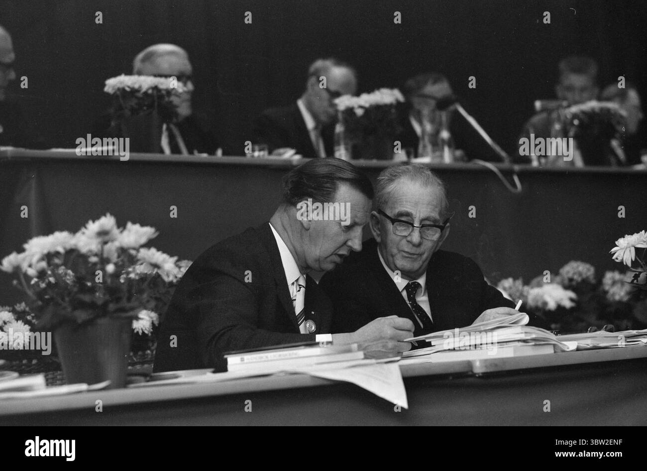 Aktuell 22-2-1969: Mit 600.000 dahinter. Neuer Vorsitzender der Nationalen Organisation Norwegens ist Tor Aspengren. Derselbe Kongress, der ihn zum Vorsitzenden wählte, verabschiedete auch ein Aktionsprogramm für LO - das Programm, das in Zukunft die Leitlinie der union-Bewegung sein wird. Foto: Ivar Aaserud / aktuell / NTB ***Foto wird nicht verarbeitet*** *Text wird automatisch übersetzt* Stockfoto