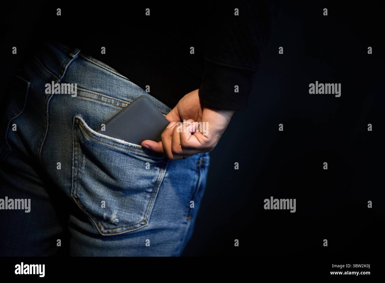 Eine schlanke, stilvolle Ledergeldbörse für jeden Tag. Passt leicht in Ihre Tasche, ohne sich zu verstauen, und bietet Strapazierfähigkeit, Raffinesse und Stockfoto