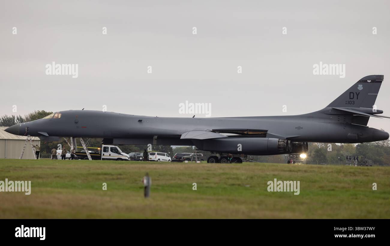 Ein Besuch bei der RAF Fairford, um die B-1 Bones Bomber beim Abflug zu beobachten Stockfoto