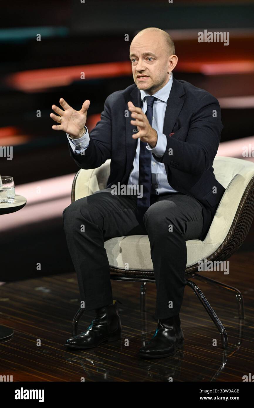 Marc Felix Serrao Journalist 07/25 ihr Marc Felix Serrao am 15. Juli 2025 in Markus Lanz TV Fernsehen Talkshow Talkshow Talkshow Talkshow Deutschland deutsch deutscher Mann Journalismus Autor Chefredakteur neue Zürcher Zeitung in Deutschland NZZ deutscher Journalismus Autor hoch ganz sitzend freistellbar sprechend gestikuliert *** Marc Felix Serrao Journalist 07 25 ihr Marc Felix Serrao am 15. Juli 2025 in Markus Lanz TV Talkshow Show Deutschland deutscher Mann Journalismus Autor Chefredakteur neue Zürcher Zeitung Autor Chefredakteur deutsche deutsche deutsche deutsche deutsche deutsche deutsche Zürcher Zeitung Autor Chefredakteur Journalismus Autor Redakteur deutsche Zeitung Autor Redakteur deutsche Zeitung in deutschland Stockfoto