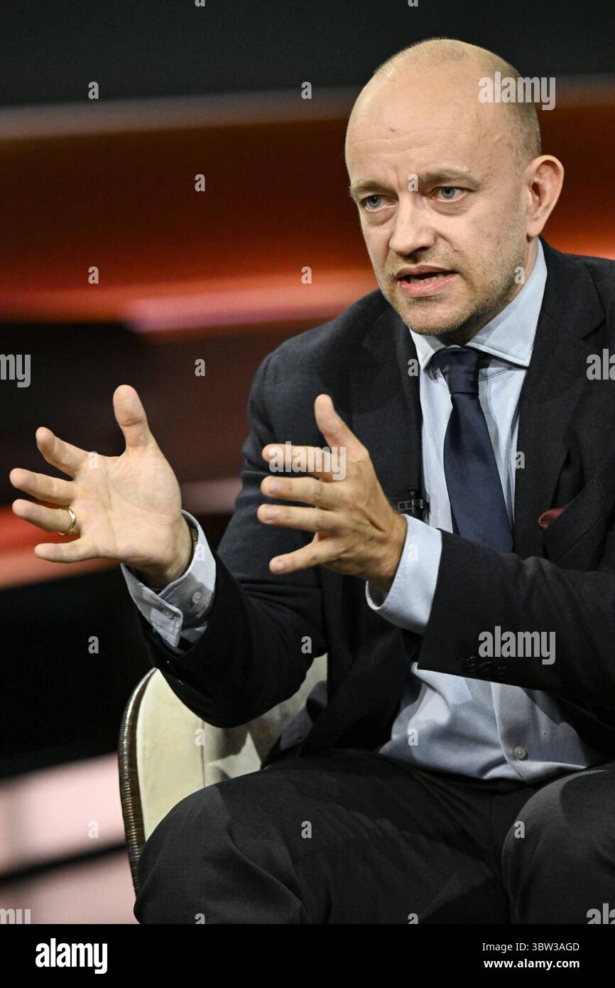 Marc Felix Serrao Journalist 07/25 ihr Marc Felix Serrao am 15. Juli 2025 in Markus Lanz TV Fernsehen Talkshow Talkshow Talkshow Deutschland deutsch deutscher Mann Journalismus Autor Chefredakteur neue Zürcher Zeitung in Deutschland NZZ deutscher Journalismus Autor hoch halb sitzend sprechend gestikuliert *** Marc Felix Serrao Journalist 07 25 ihr Marc Felix Serrao am 15. Juli, 2025 in Markus Lanz TV-Talkshow Talkshow Deutschland deutscher Mann Journalismus Autor Redakteur Chefredakteur neue Zürcher Zeitung in Deutschland NZZ deutscher Journalismus Autor Autor High Halb Sitting Talking gesticul Stockfoto