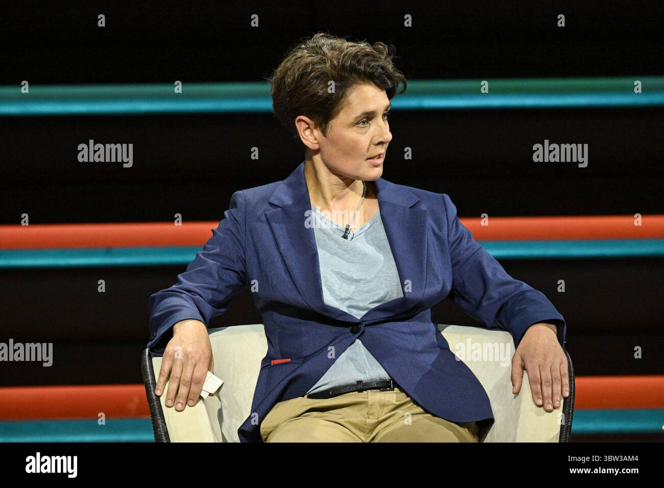 Anna Lehmann Journalistin 07/25 Anna Lehmann am 15. Juli 2025 in Markus Lanz TV Fernsehen Talkshow Talkshow Talkshow Deutschland deutsch deutsche Frau Journalismus Autorin taz Journalistin Autorin quer halb sitzend sprechend *** Anna Lehmann Journalistin 07 25 ihre Anna Lehmann am 15. Juli 2025 in Markus Lanz TV Talkshow Talkshow Deutschland deutsche Journalistin Autorin taz deutsche Journalistin Journalistin Autorin Schriftstellerin Cross Halb sitzend Talking Stockfoto