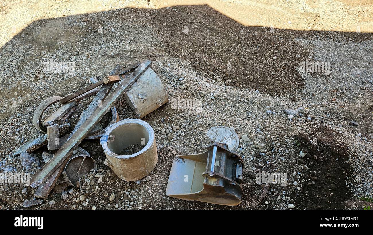 Bauschutt: Betonschutt, Werkzeuge und Materialien. Hochwertige Fotos Stockfoto