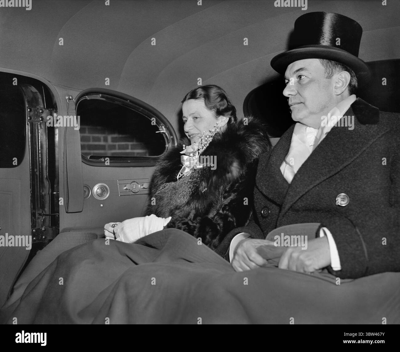 18. September 2020, Washington, D.C, USA: Der neu nominierte US-Staatsanwalt Howard H Jackson und Mrs. Jackson gehen zum Empfang im Weißen Haus. Washington, DC, USA, Harris & Ewing, 4. Januar, 1940 (Bild: © JT Vintage/Glasshouse Via ZUMA Wire) Stockfoto