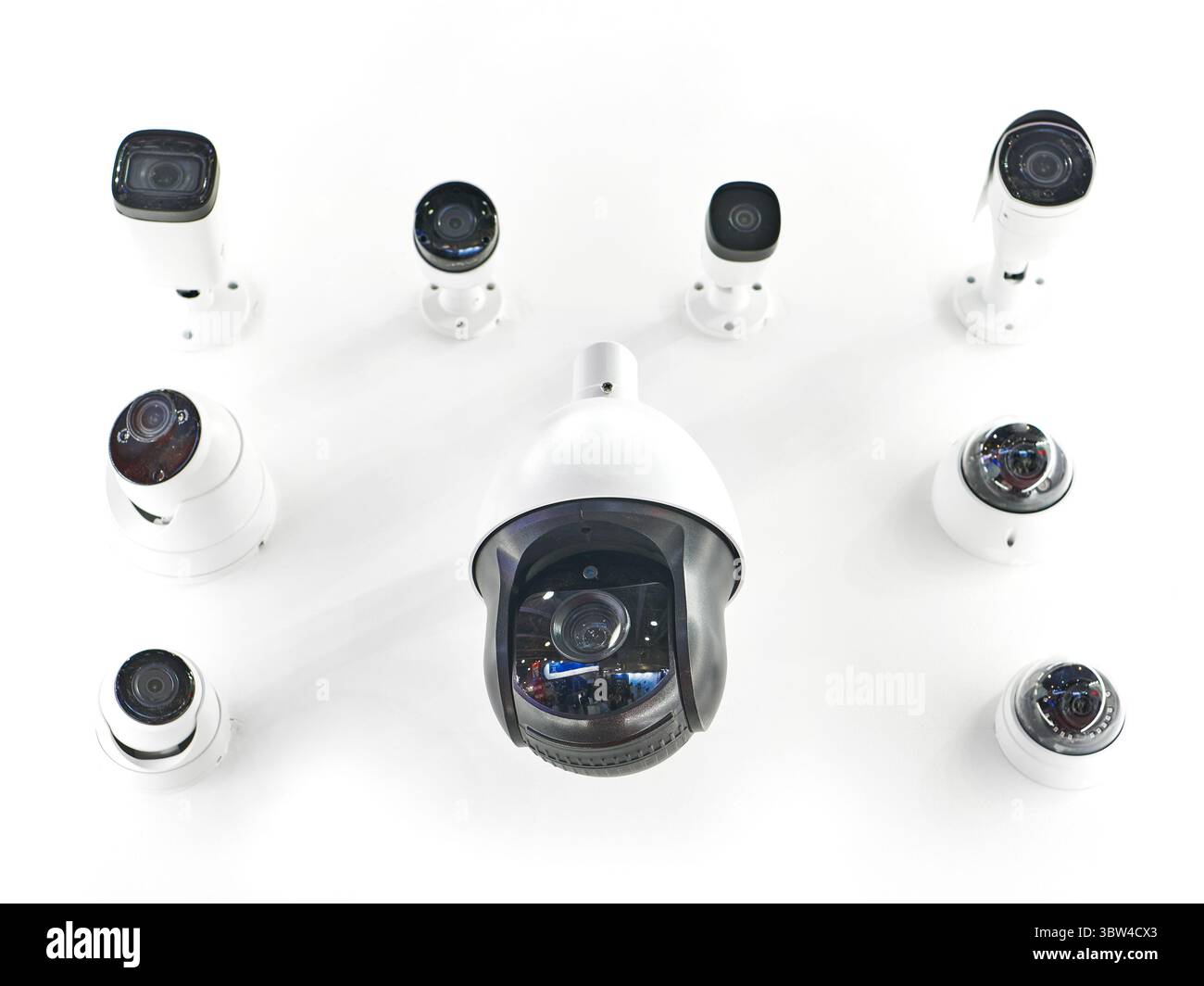 Analoge CCTV-Kameras in der Ausstellung Stockfoto