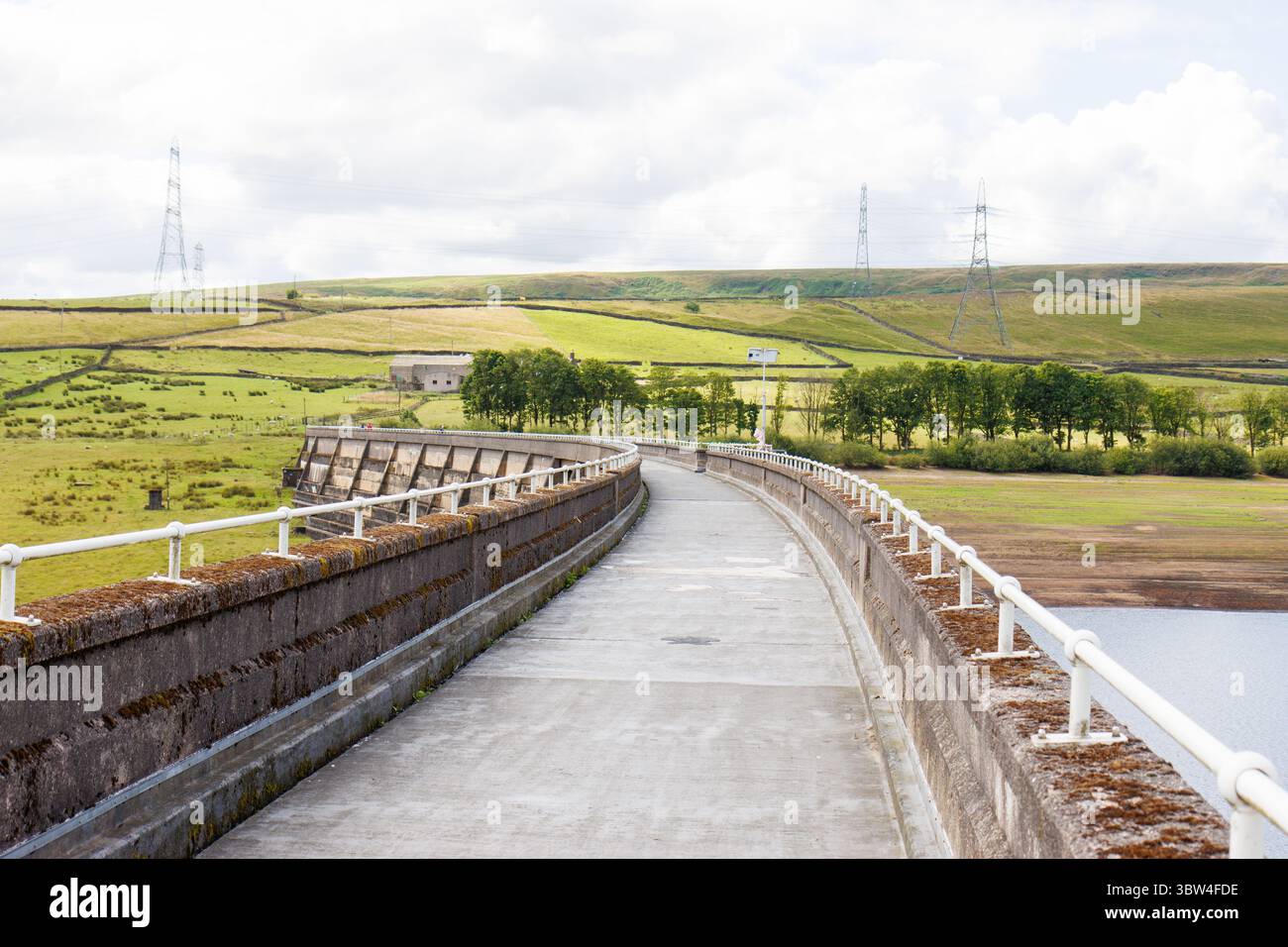 Baitings-Stausee mit niedrigem Wasserstand und einem Schlauchschlauchverbot im Sommer 2025 Stockfoto