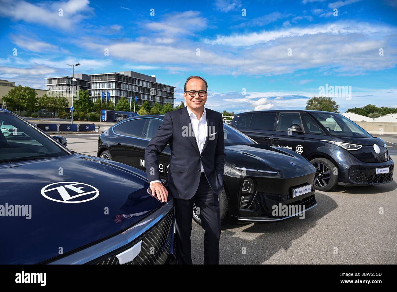 (250716) -- FRIEDRICHSHAFEN, 16. Juli 2025 (Xinhua) -- dieses undatierte Foto zeigt Peter Holdmann, Vorstandsmitglied des weltweit führenden Automobilzulieferers ZF Group, für ein Foto am Hauptsitz der Gruppe in Friedrichshafen, Deutschland. ZUM THEMA „Interview: ZF-Vorstandsmitglied in Deutschland nennt China „Fitness Center“ für Automobilinnovation“ (Xinhua) Stockfoto