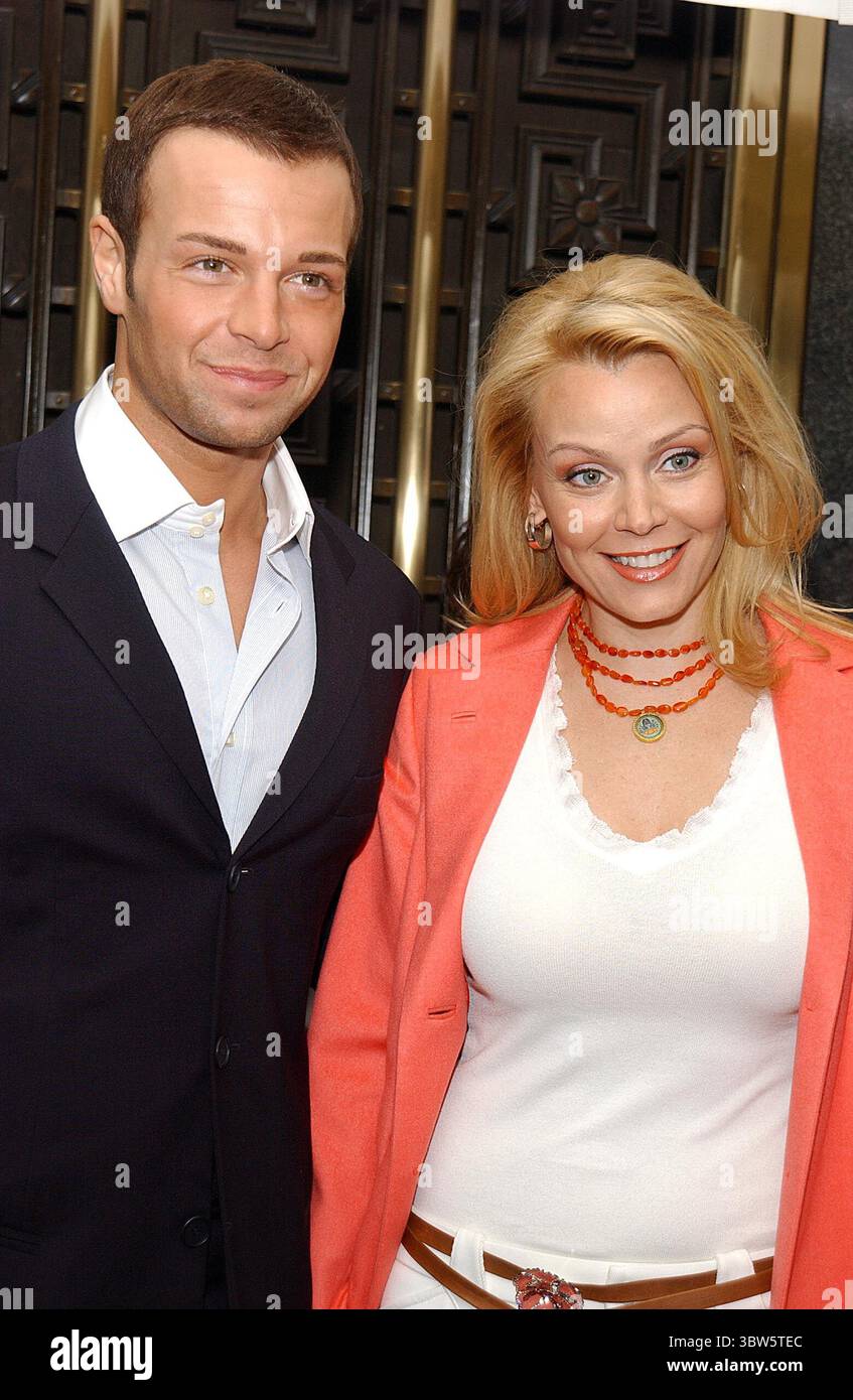 13. MAI 2002 - K25050AR: 13.05.02. DIE NBC-VORABVERANSTALTUNG FÜR DIE SAISON 2002-03 IN DER RADIO CITY MUSIC HALL, NYC..G O'GRADY J LAWRENCE. (Kreditbild: © Andrea Renault/ZUMA Wire) Stockfoto