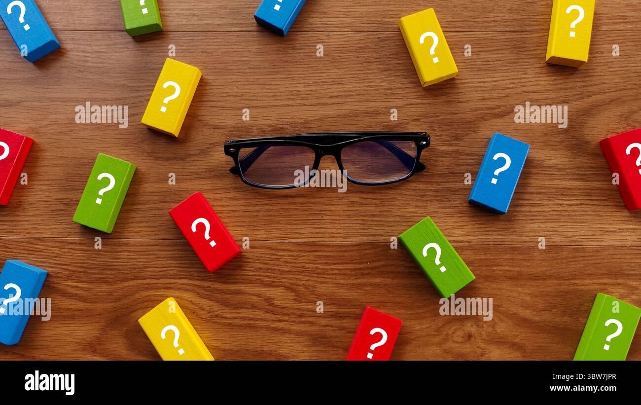 Klare Navigation bei Fragen, Suche nach Antworten, Suche nach Perspektiven, Verständnis komplexer Probleme, intellektuelles Streben. Stockfoto