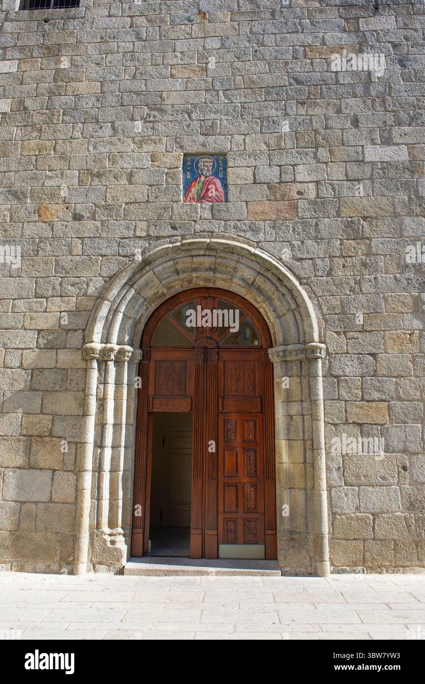 Italien, Sardinien, Sassari – Tempio Pausania, Kathedrale St. Peter des Apostels. Gotisches aragonesisches Portal. Stockfoto