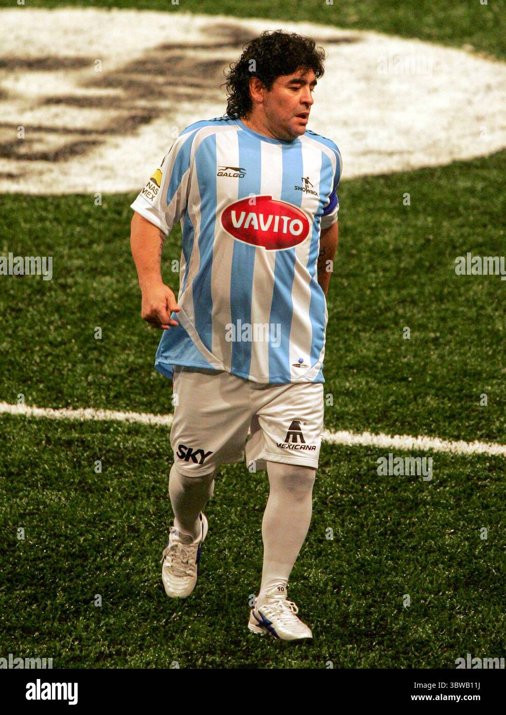 25. November 2020, Mexiko, USA: Diego Armando Maradona erlitt einen Herzstillstand und starb in seinem Haus in Tigre, Argentinien. Er war 60. FOTO: Sabado, 11 de Noviembre 2006. Diego Armando Maradona, en partido amistoso de futbol ''Showbol'', entre las selecciones de Mexico y Argentina, en el Palacio de los Deportes en la ciudad de Mexico..ALEX GONZALEZ/PI (Kreditbild: © Prensa Internacional Via ZUMA Wire) Stockfoto