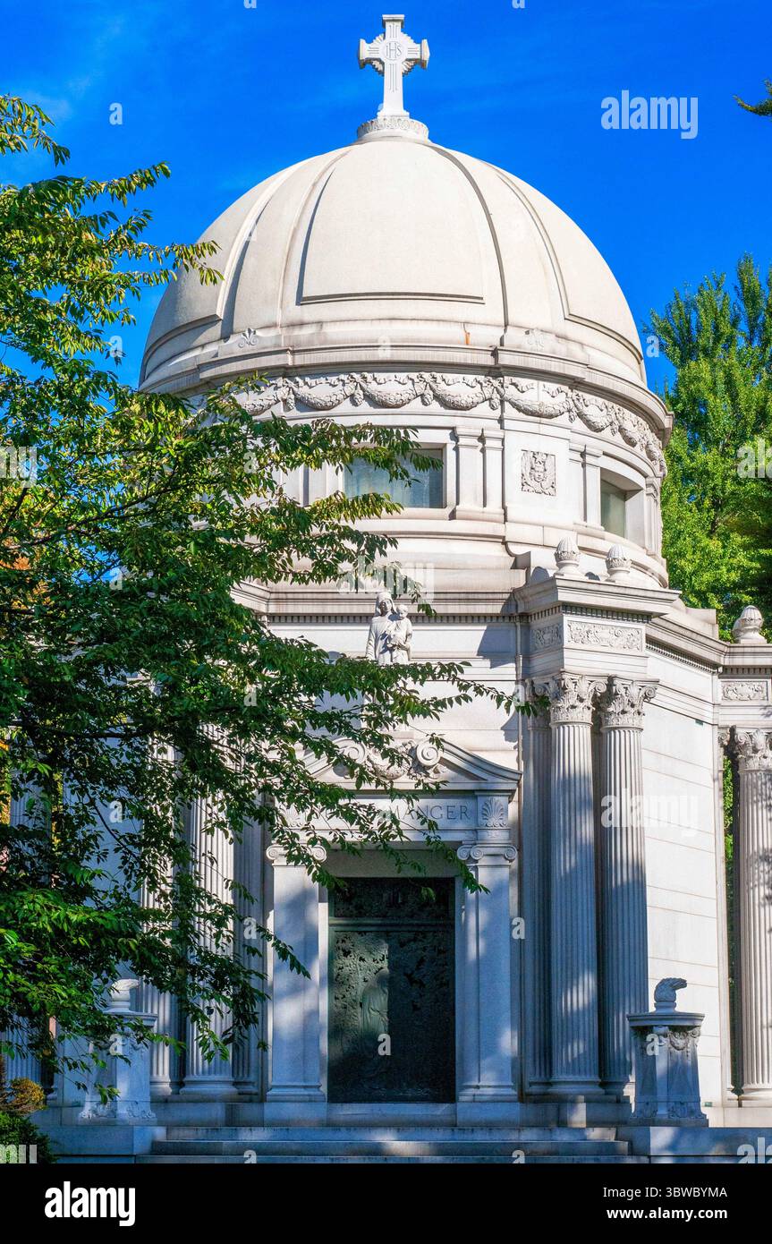 26. September 2009, New York, New York, USA: Woodlawn Cemetery. Webster Avenue Ecke East 233rd Street. Bronx, Woodlawn, New York, USA. Wo sie als berühmte Namen wie Miles Davis oder Duke Ellinton und andere historische Persönlichkeiten enden. Am Eingang können sie Ihnen auf einer Karte mitteilen, wo die Gräber verschieden sind. (Kreditbild: © Sergi Reboredo/ZUMA Wire) Stockfoto