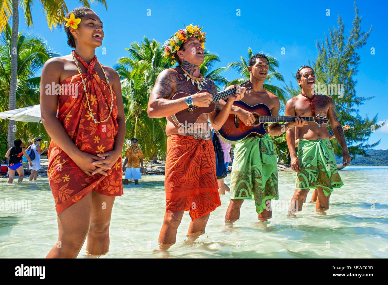 25. März 2015: Französisch-Polynesien: Insel Taha'a, Französisch-Polynesien. Polynesische Musik und Tänze im Motu Mahana, Taha'a, Society Islands, Französisch-Polynesien, Südpazifik. (Kreditbild: © Sergi Reboredo/ZUMA Wire) Stockfoto