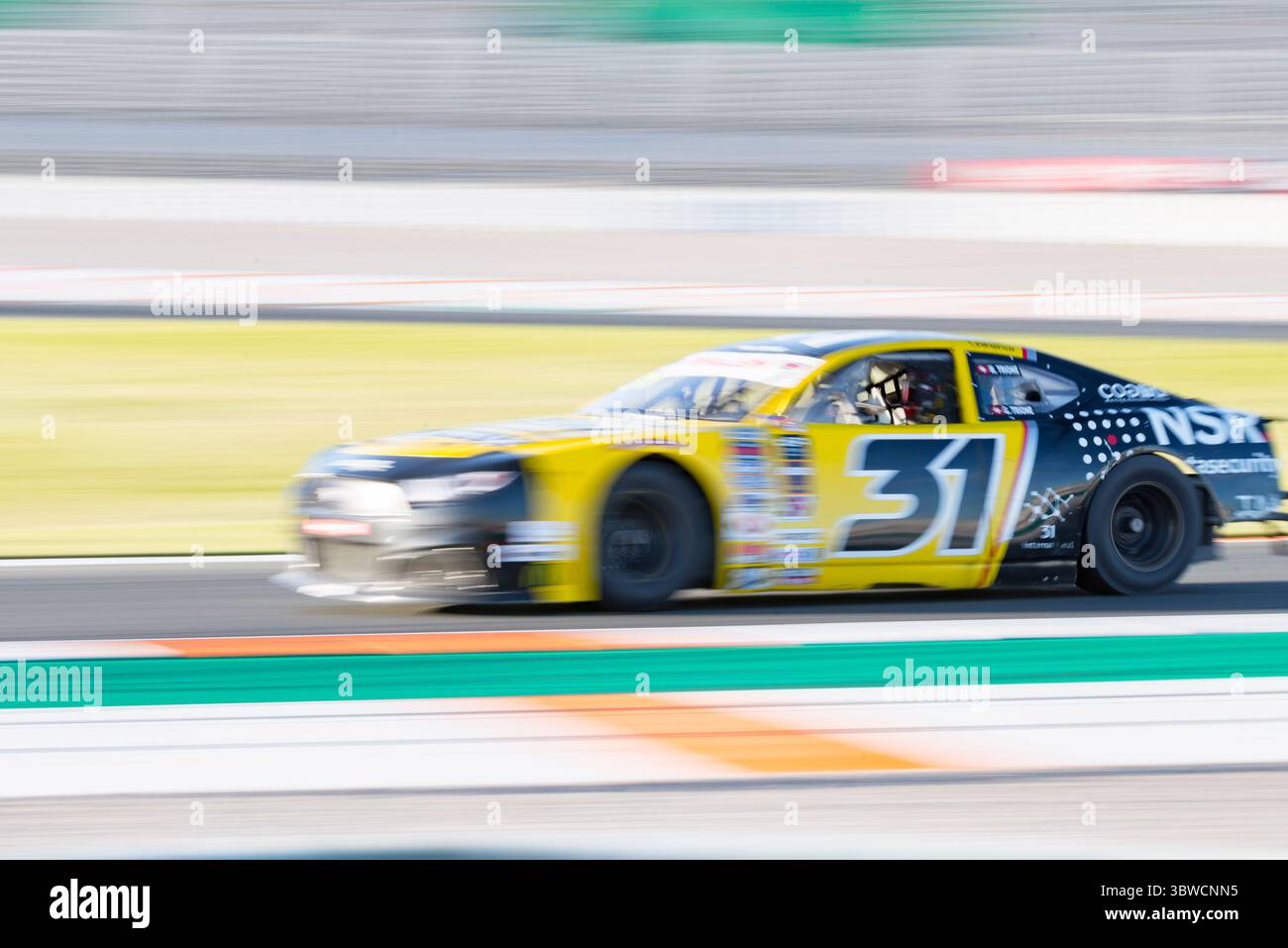 6. Dezember 2020, Valencia, Spanien: TRIONE MAURO von CAAL Racing während des NASCAR Whelen Valencia Rennens. Die NASCAR Whelen Euro Series wurde 2008 gegründet und gründete im Januar 2012 dank einer langfristigen Partnerschaft mit der NASCAR (National Association for Stock Car Auto Racing) die offizielle NASCAR European Series. Die europäische NASCAR feiert ihren einzigen Termin in Spanien auf dem Circuit Ricardo Tormo in Cheste, Valencia. Dezember 2020. (Bild: © Xisco Navarro/ZUMA Wire) Stockfoto