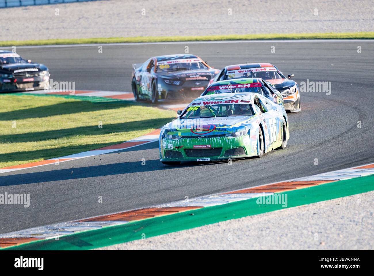 6. Dezember 2020, Valencia, Spanien: Die NASCAR Whelen Euro Series wurde 2008 gegründet und gründete im Januar 2012 dank einer langfristigen Partnerschaft mit der NASCAR (National Association for Stock Car Auto Racing) die offizielle NASCAR European Series. Die europäische NASCAR feiert ihren einzigen Termin in Spanien auf dem Circuit Ricardo Tormo in Cheste, Valencia. Dezember 2020. (Bild: © Xisco Navarro/ZUMA Wire) Stockfoto