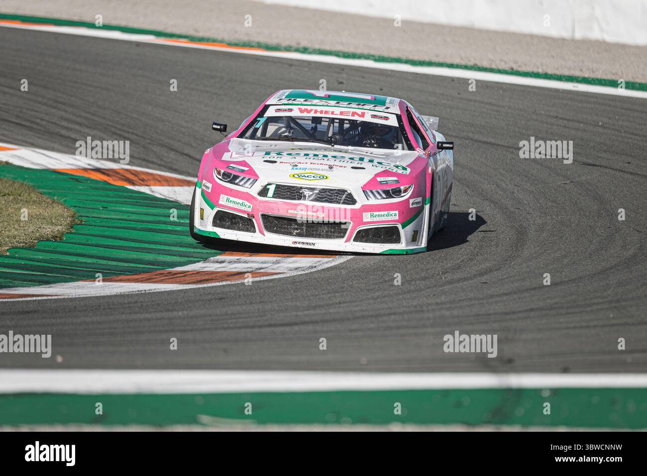 6. Dezember 2020, Valencia, Spanien: Die NASCAR Whelen Euro Series wurde 2008 gegründet und gründete im Januar 2012 dank einer langfristigen Partnerschaft mit der NASCAR (National Association for Stock Car Auto Racing) die offizielle NASCAR European Series. Die europäische NASCAR feiert ihren einzigen Termin in Spanien auf dem Circuit Ricardo Tormo in Cheste, Valencia. Dezember 2020. (Bild: © Xisco Navarro/ZUMA Wire) Stockfoto