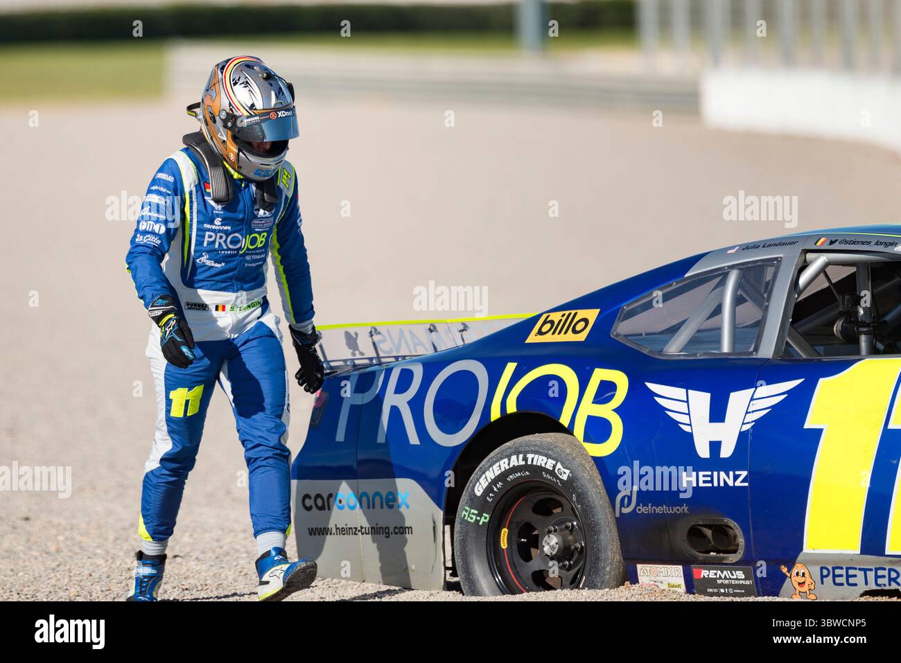 6. Dezember 2020, Valencia, Spanien: LOGIN STIENES von PK Carsport ist während des NASCAR Whelen Valencia Rennens von der Strecke gelaufen. Die NASCAR Whelen Euro Series wurde 2008 gegründet und gründete im Januar 2012 dank einer langfristigen Partnerschaft mit der NASCAR (National Association for Stock Car Auto Racing) die offizielle NASCAR European Series. Die europäische NASCAR feiert ihren einzigen Termin in Spanien auf dem Circuit Ricardo Tormo in Cheste, Valencia. Dezember 2020. (Bild: © Xisco Navarro/ZUMA Wire) Stockfoto