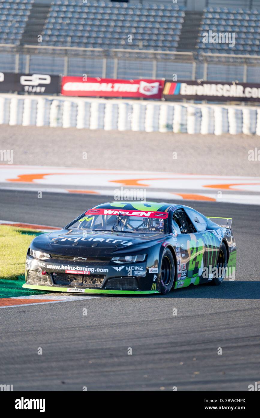 6. Dezember 2020, Valencia, Spanien: TAG ALON von PK Carsport während des NASCAR Whelen Valencia Rennens. Die NASCAR Whelen Euro Series wurde 2008 gegründet und gründete im Januar 2012 dank einer langfristigen Partnerschaft mit der NASCAR (National Association for Stock Car Auto Racing) die offizielle NASCAR European Series. Die europäische NASCAR feiert ihren einzigen Termin in Spanien auf dem Circuit Ricardo Tormo in Cheste, Valencia. Dezember 2020. (Bild: © Xisco Navarro/ZUMA Wire) Stockfoto