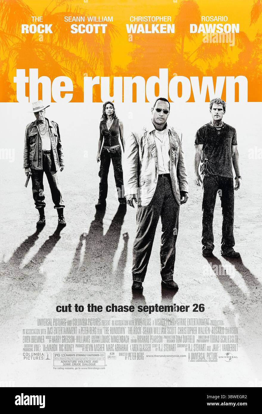 The Rundown (2003) von Peter Berg mit Dwayne Johnson, Seann William Scott und Rosario Dawson. Ein Kopfgeldjäger reist zum Amazonasgebiet, um den eigenwilligen Sohn seines Arbeitgebers zurückzuholen, nur um sich in eine lokale Rebellion gegen einen rücksichtslosen Goldminer zu verstricken. Foto eines Original-Posters aus dem Jahr 2003 (USA), das NUR FÜR REDAKTIONELLE ZWECKE VERWENDET WIRD. Quelle: BFA / Universal Pictures Stockfoto