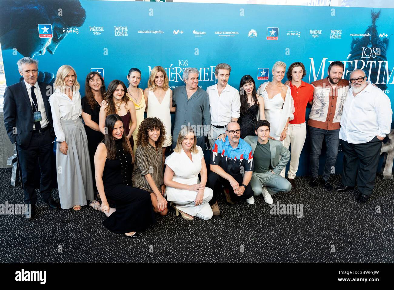 Helen Morales, Iratxe Emparan, Bruna Gonzalez, Alexandra Jimenez, Victor Clavijo, Melani Garcia, Belen Rueda, Adrian Checa, Pepe Lorente, Alex de la Igelsia, Carolina Bang, FELE Martinez und Diego Montejo nehmen am 16. Juli 2025 in Madrid, Spanien, an der Premiere von Los Muertimer Teil. (Quelle: Miguel Escavias/Alfa Images/Alamy Live News) Stockfoto