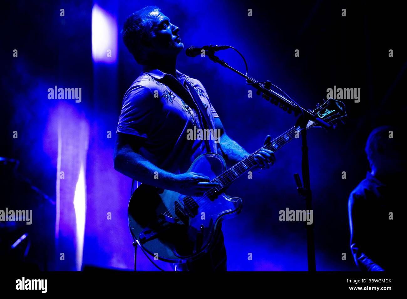 Josh Homme von Königinnen der Steinzeit tritt am 16. Juli 2025 live beim AMA Music Festival in Romano D’Ezzelino auf Stockfoto