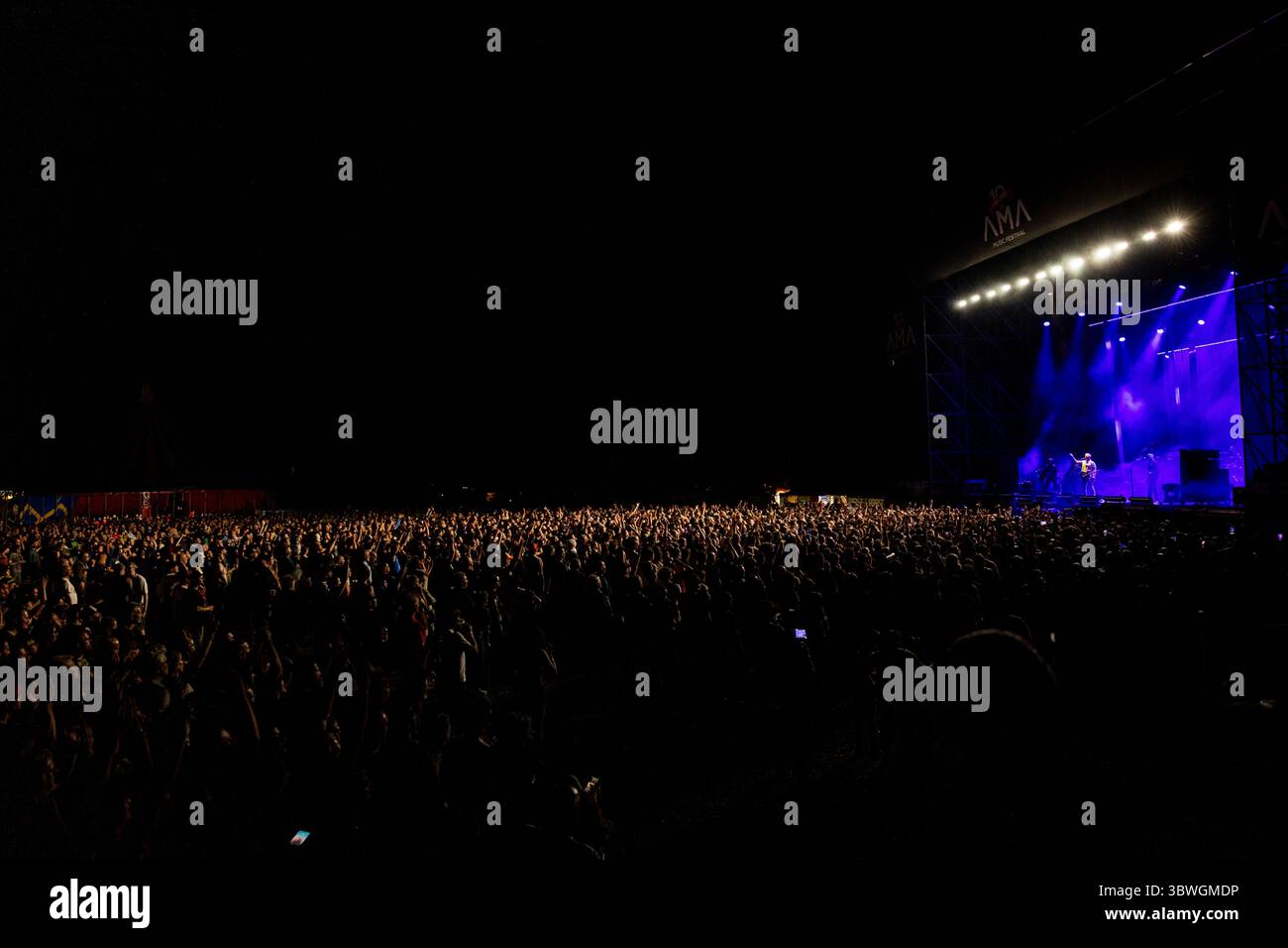 Queens of the Stone Age tritt am 16. Juli 2025 live beim AMA Music Festival in Romano D’Ezzelino auf Stockfoto