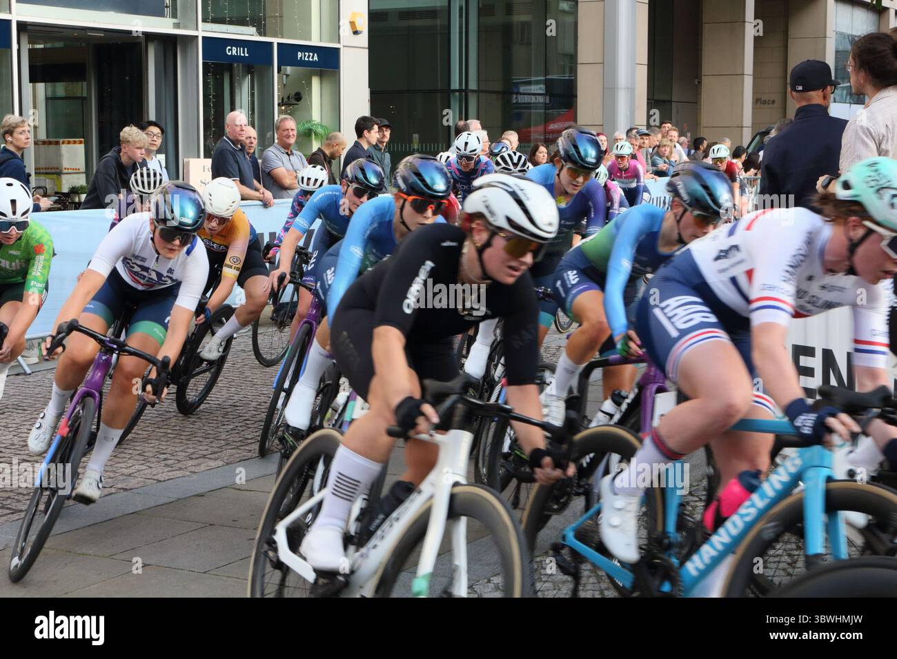 British Cycling Grand Prix, Sheffield Stadtzentrum England Großbritannien 2025 Radrennen Sportveranstaltung Schwalb Womens National Series Circuit Stockfoto