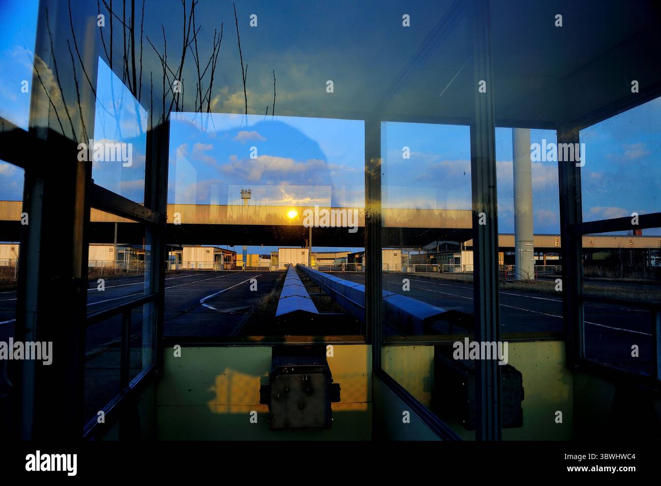 Deutschland, Sachsen-Anhalt, Marienborn-Helmstedt DDR, historisch,Conning-Tower an der Gedenkstätte Deutsche Abteilung Marienborn, Deutschland, Sachsen-Anhalt, Marienborn-Helmstedt an der Gedenkstätte Deutsche Abteilung Marienborn, Deutschland, Architektur, Kalter Krieg, historisch, ost-West, ddr, Objekte, Sachsen-Anhalt, Marienborn-Helmstedt, deutschland, Foto Kazimierz Jurewicz, Helmstedt-Marienborn war während der Teilung Deutschlands der größte und wichtigste Grenzübergang an der innerdeutschen Grenze. Stockfoto