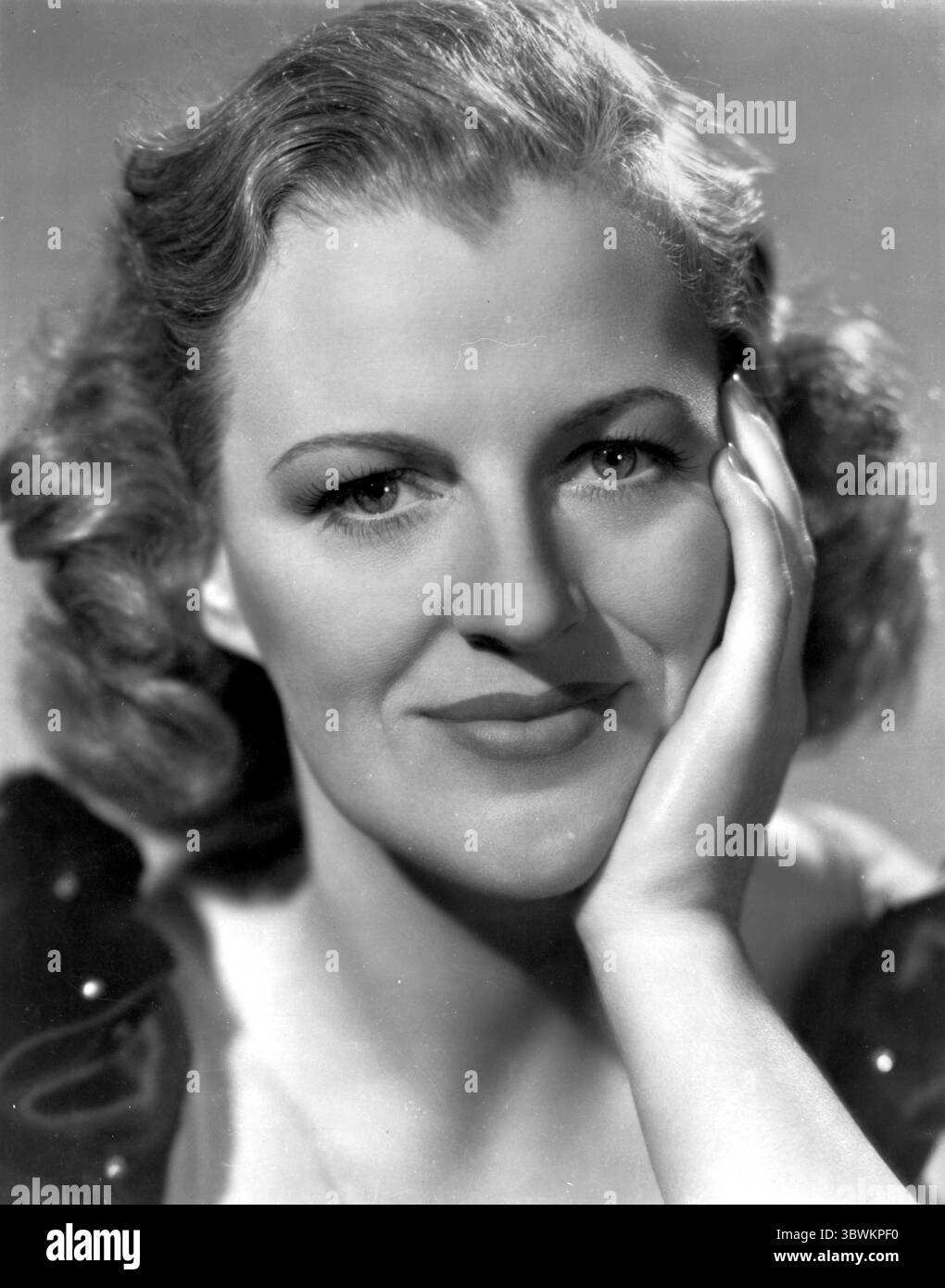 Gracie Fields on Puff-Sleeve on Top with Hand on face (Foto: © Movie Star News via ZUMA Press Wire Service) Stockfoto Gracie Fields on Puff-Sleeve on Top with Hand on face (Foto: © Movie Star News via ZUMA Press Wire Service) Stockfoto