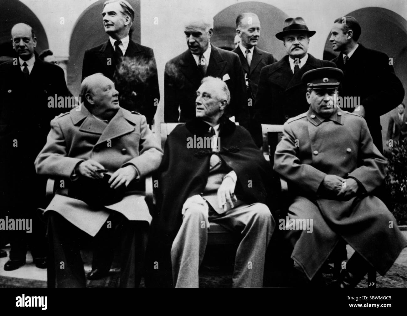 Franklin Roosevelt sitzt mit anderen führenden Persönlichkeiten der Welt auf der Konferenz von Yalta (Bild: © Movie Star News via ZUMA Press Wire Service) Stockfoto