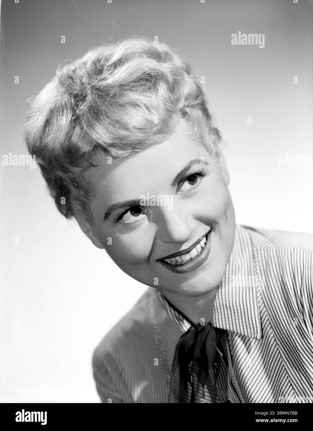 Judy Holliday on a Stripe Top Smiling Portrait (Foto: © Movie Star News via ZUMA Press Wire Service) Stockfoto
