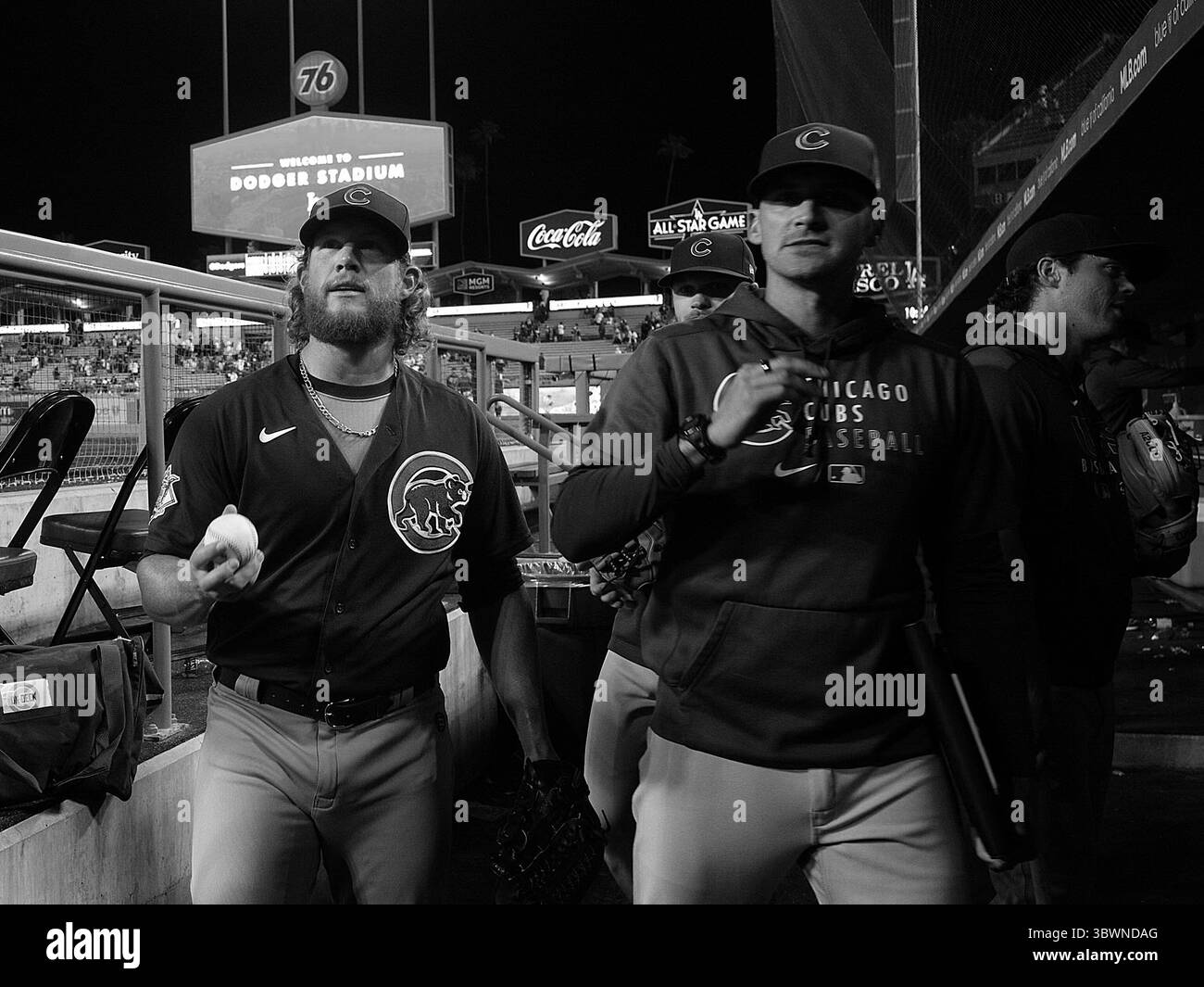 Juni 2021, Los Angeles, Kalifornien, USA: Relief Pitcher, Craig Kimbrel #46 hält am Donnerstag, den 24. Juni 2021, im Dodger Stadium in Los Angeles, Kalifornien, den Ball des Finalspiels, der bei einem kombinierten Sieg im MLB-Saisonspiel gegen die Los Angeles Dodgers ausgetragen wurde. Dodgers verlieren gegen Cubs, 4:0. ARMANDO ARORIZO/PI (Kreditbild: © Prensa Internacional Via ZUMA Wire) Stockfoto